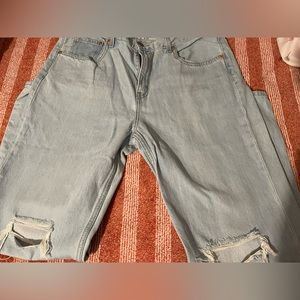 Levi’s jeans size they are a low pro straight fit light blue
